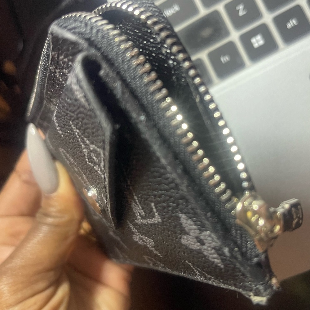 **Damaged Black Card Holder-Button Pocket Doesn’t Open** - Picture 3 of 8
